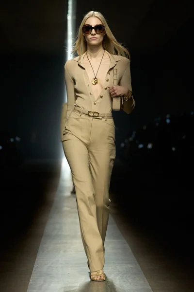 Look 11